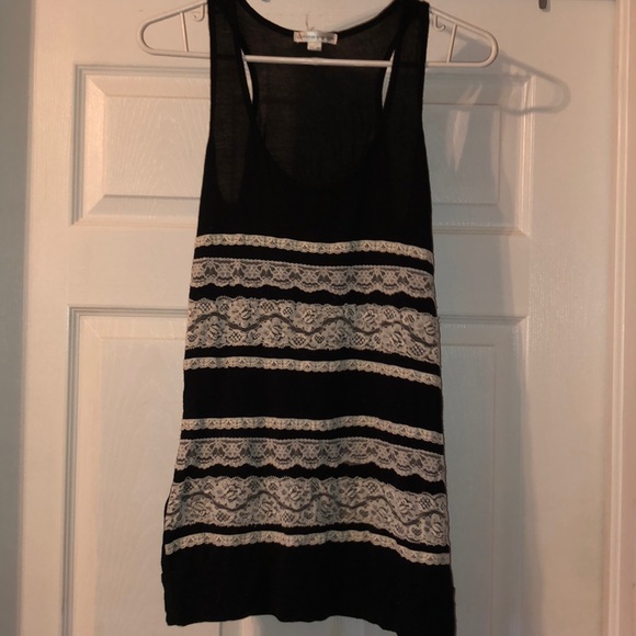 Black laced tank - Picture 1 of 3